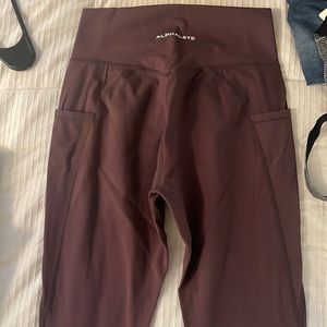 Alphalete dark brown/ red